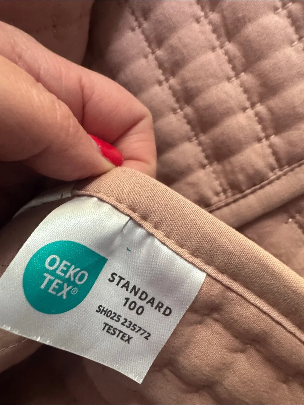 NWOT HomeGoods pic stitch size full/queen Quilt in Blush